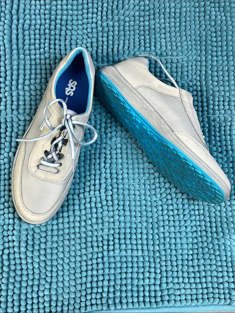 SAS women’s Light Gray Suede-Look Lace-Up Loafers with Blue Soles